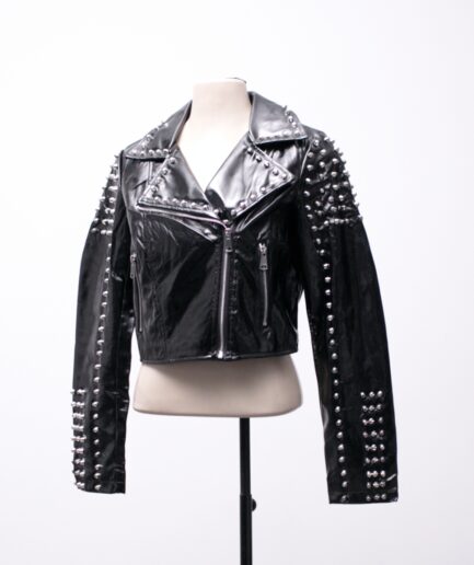 [P/M/G] Jaqueta de vinil com rebites e bolsos