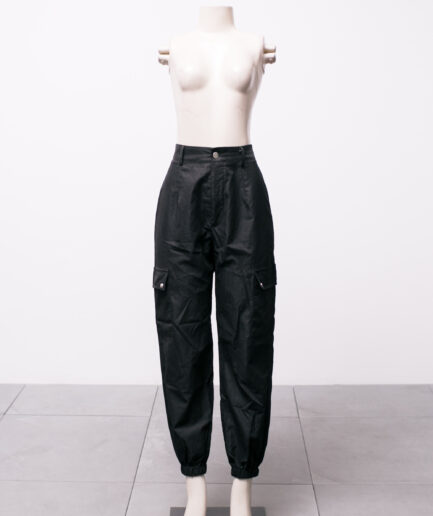 [PP/P] Calça cargo com bolsos laterais