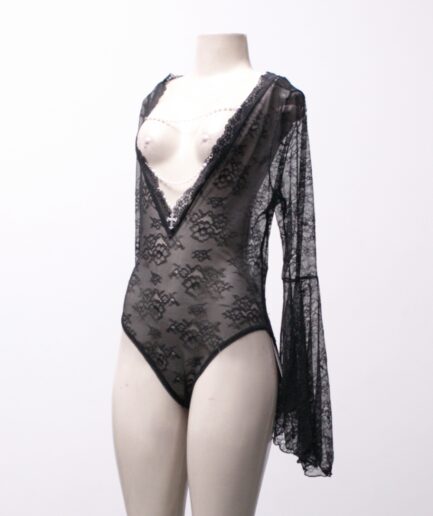 [M] Body de renda com mangas flare e correntes de pérolas Romwe