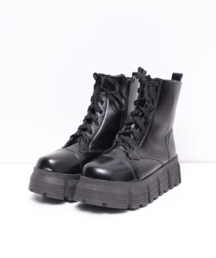 [36] Coturno plataforma reta de courino brilhante