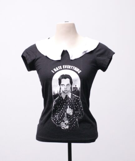 [PP] Camiseta com gola branca estampa "Vandinha" Loja Terror